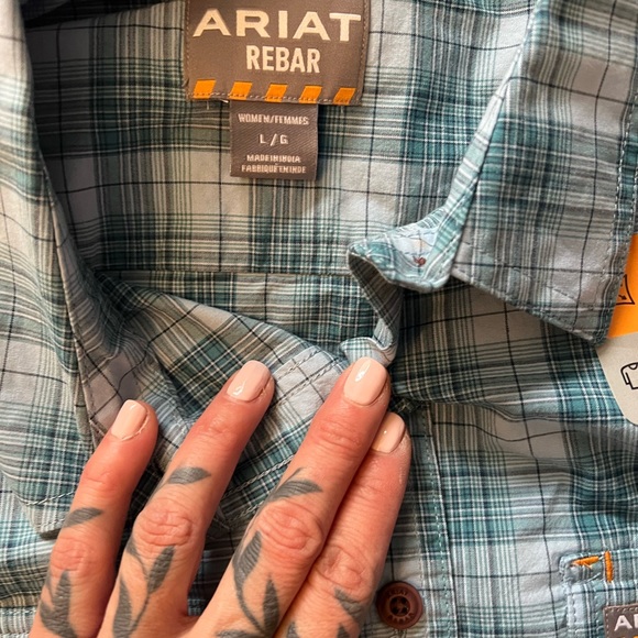 Ariat button up - Picture 2 of 4